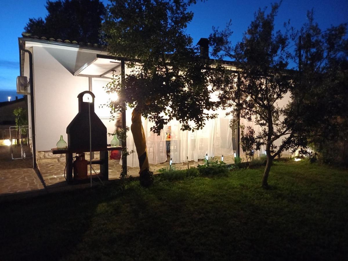 Holiday House Chill Out Loborika Marčana Kültér fotó